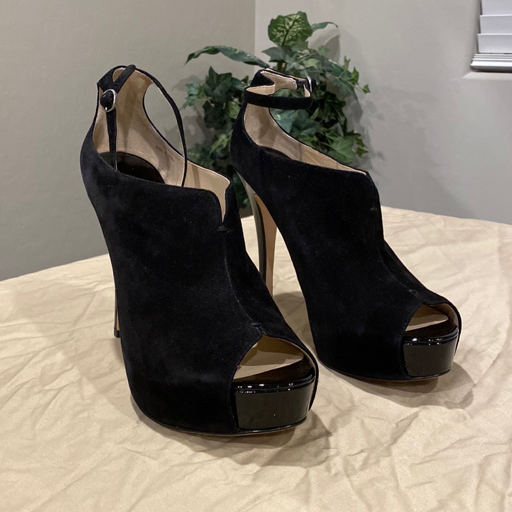La Fenice Suede Heels